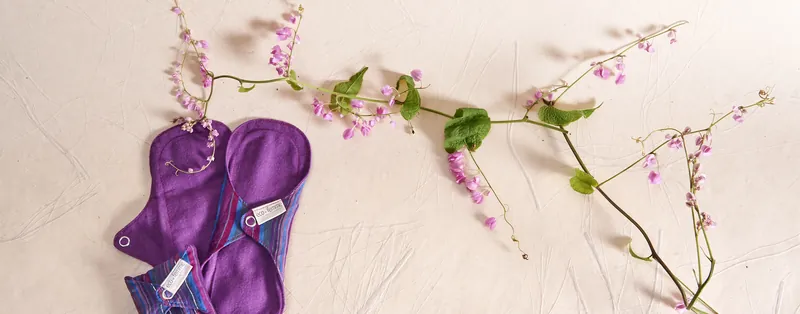 Vibrant Pantyliners without Leakproof Layers